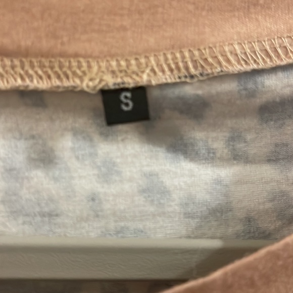 Cheetah print long sleeve shirt - Picture 2 of 2